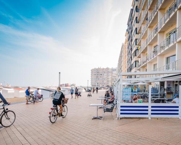 2 Slaapkamer Appartement Op De Zeedijk Van Oostende. 외부 사진