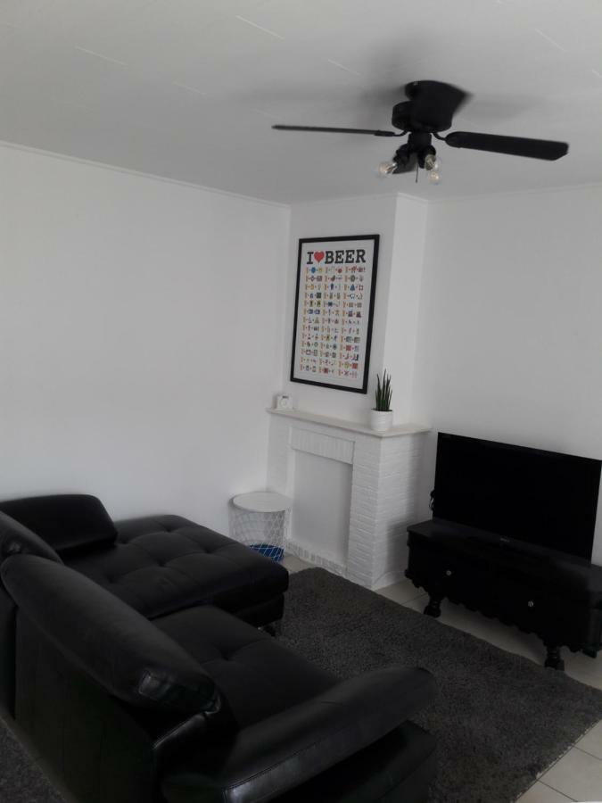 2 Slaapkamer Appartement Op De Zeedijk Van Oostende. 외부 사진