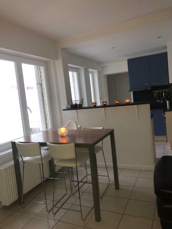 2 Slaapkamer Appartement Op De Zeedijk Van Oostende. 외부 사진