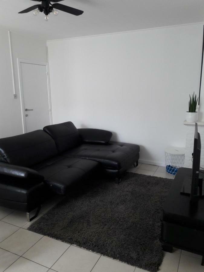 2 Slaapkamer Appartement Op De Zeedijk Van Oostende. 외부 사진